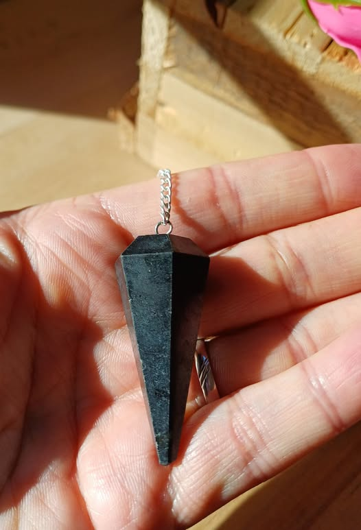Pendule en tourmaline