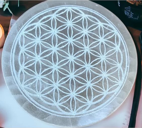 Plaque en sélénite gravée de la Fleur de Vie