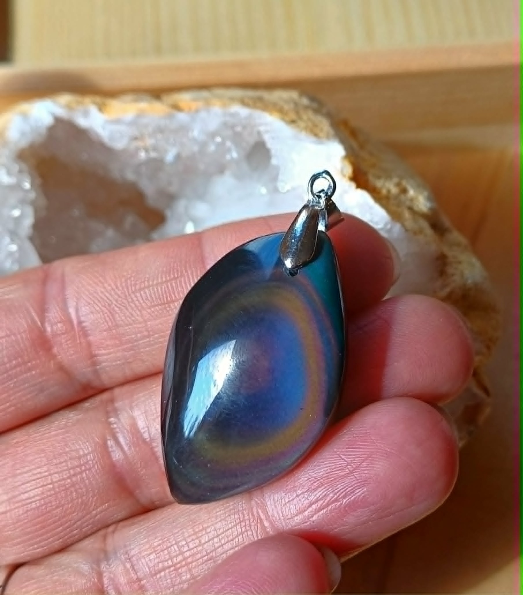 Pendentif en obsidienne oeil céleste qualité A++