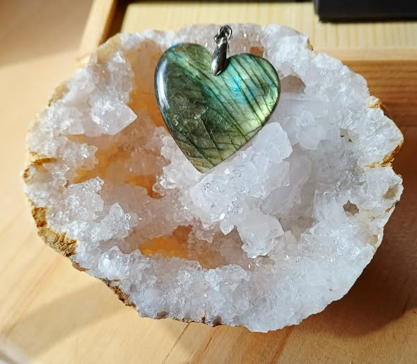 Pendentif cœur en labradorite,