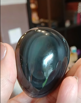 Hypnotisant œuf en obsidienne céleste