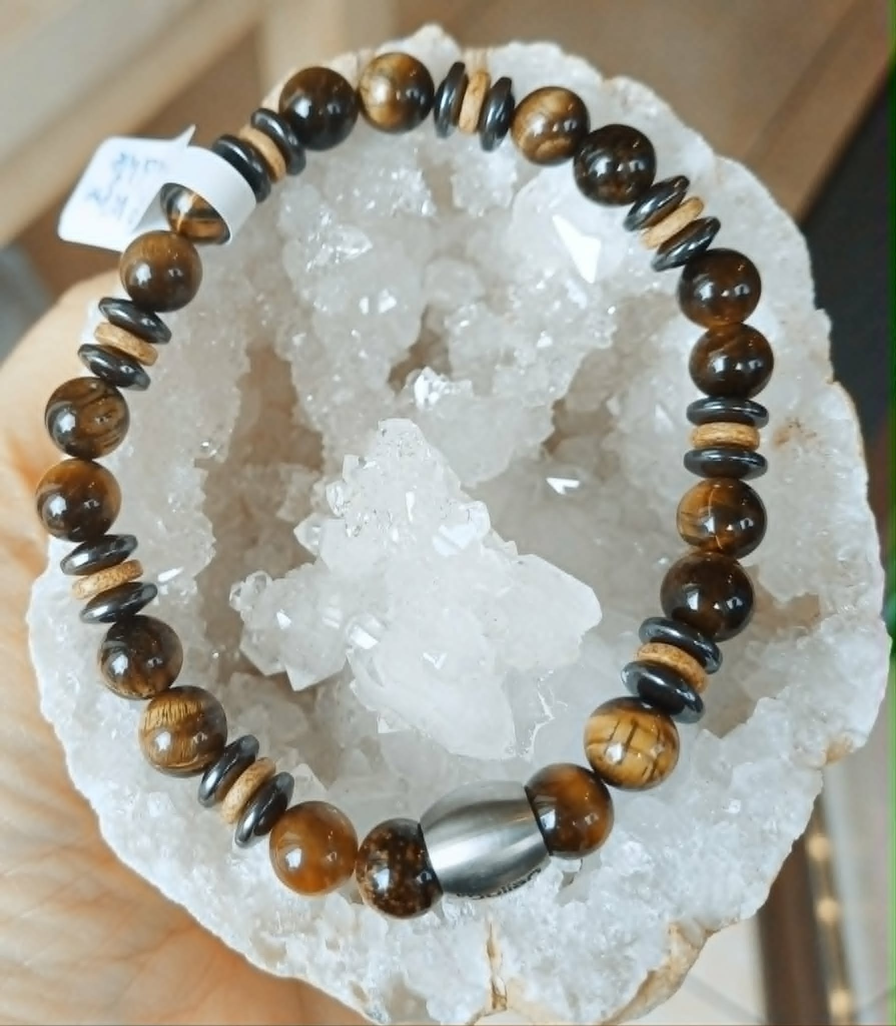 Bracelet en œil de tigre, agrémenté de séparateurs en hématite